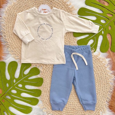 Conj. Blusa Manga Longa Enjoy Your Lucky e Calça em Moletinho - Creme e Azul Pastel